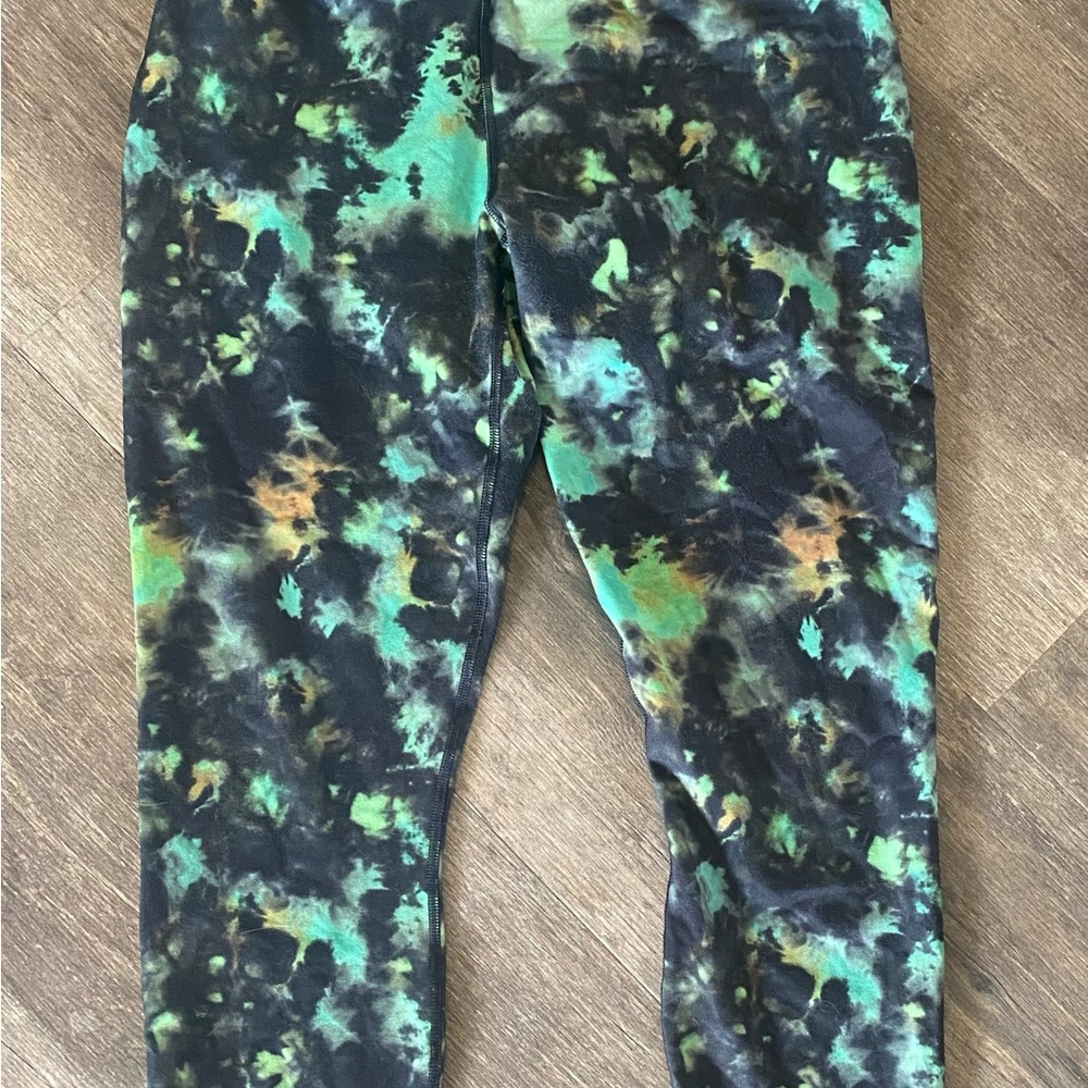 Fabletics Define PowerHold High-Waisted 7/8 Legging - Tie Dye Trip - Green - L